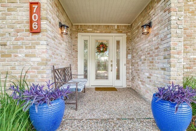 Photo - 706 Queensmill Ct