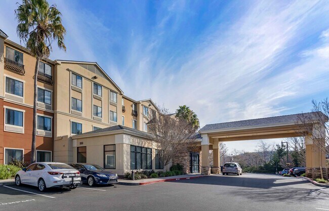Furnished Studio-San Rafael - Francisco Blvd East
