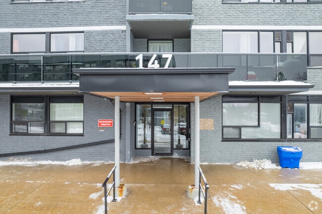 Entrée - Wellington Tower