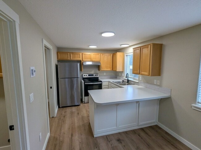 Photo - 1497 Golden Ln N