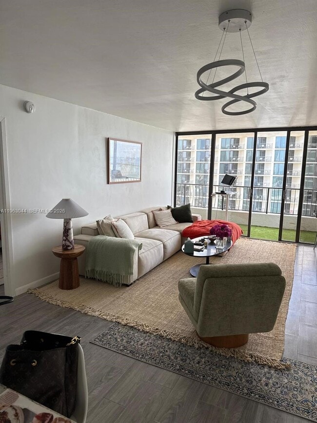 Photo - 555 NE 15th St Unidad 29G