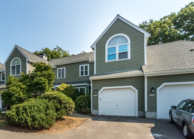 Building Photo - 285 Bishops Forest Dr