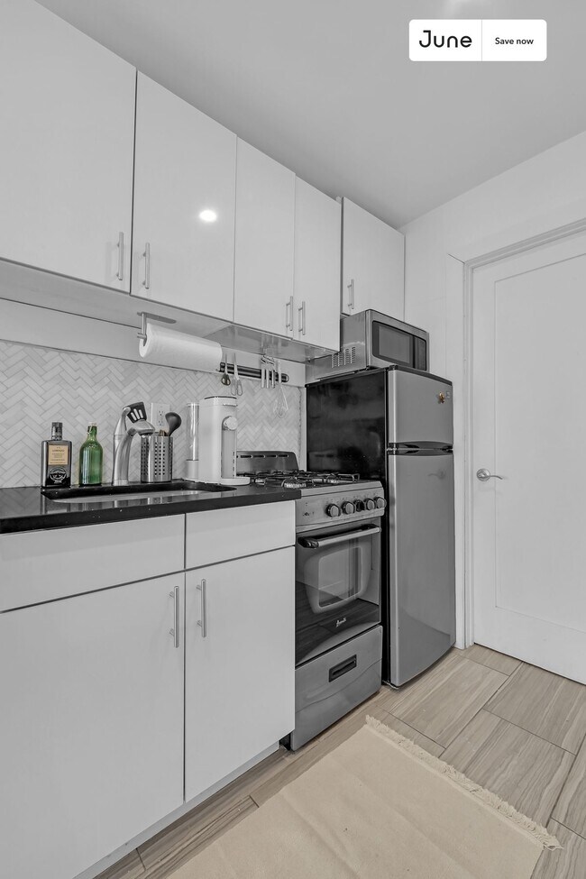 Photo - 534 E 14th St Unit 15