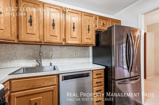 Photo - 6147 Leesburg Pike Unidad 107