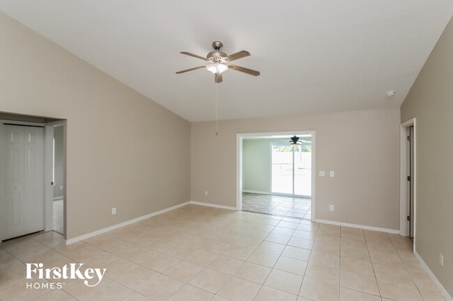 Photo - 1992 Tranter Ave SE