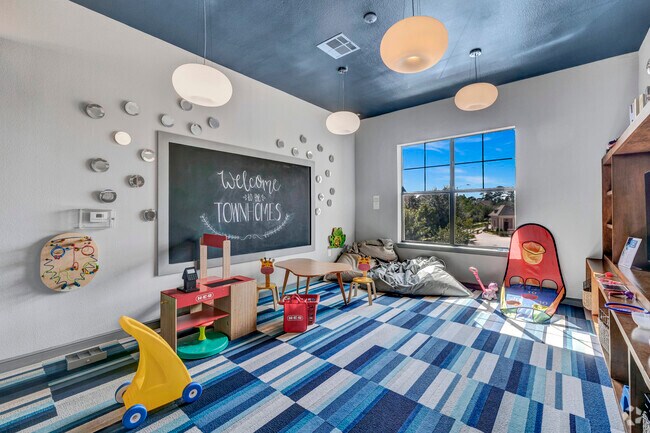 Club Mini - Townhomes at Woodmill Creek