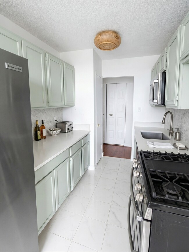 Kitchen Looking in to Front Hallway - 501 Slaters Ln Unit 603