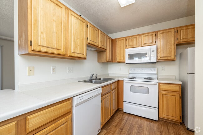 3 habitaciones, 2,5 baños, 150 m2, cocina - The Brittany's Apartments and Townhomes