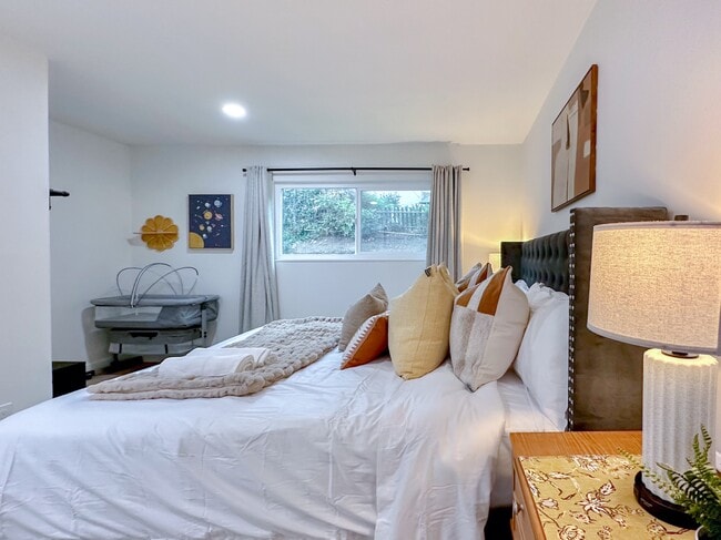 18448 La Guardia St