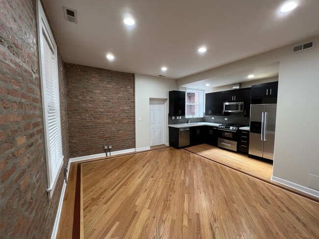 Photo - 2318 W Augusta Blvd