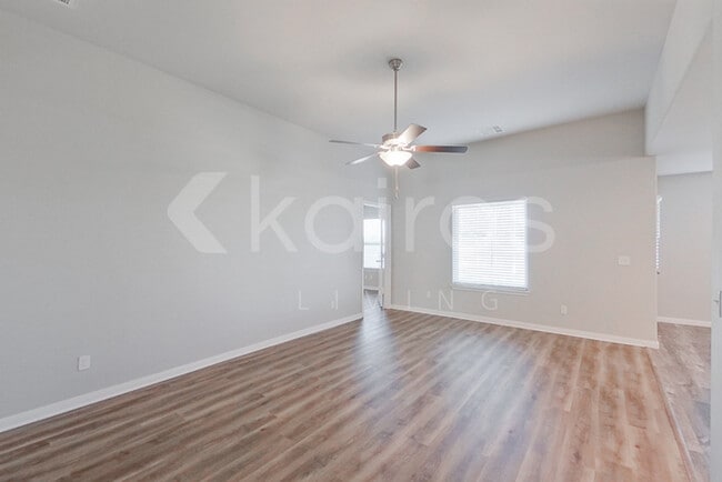 Photo - 713 St James Pl