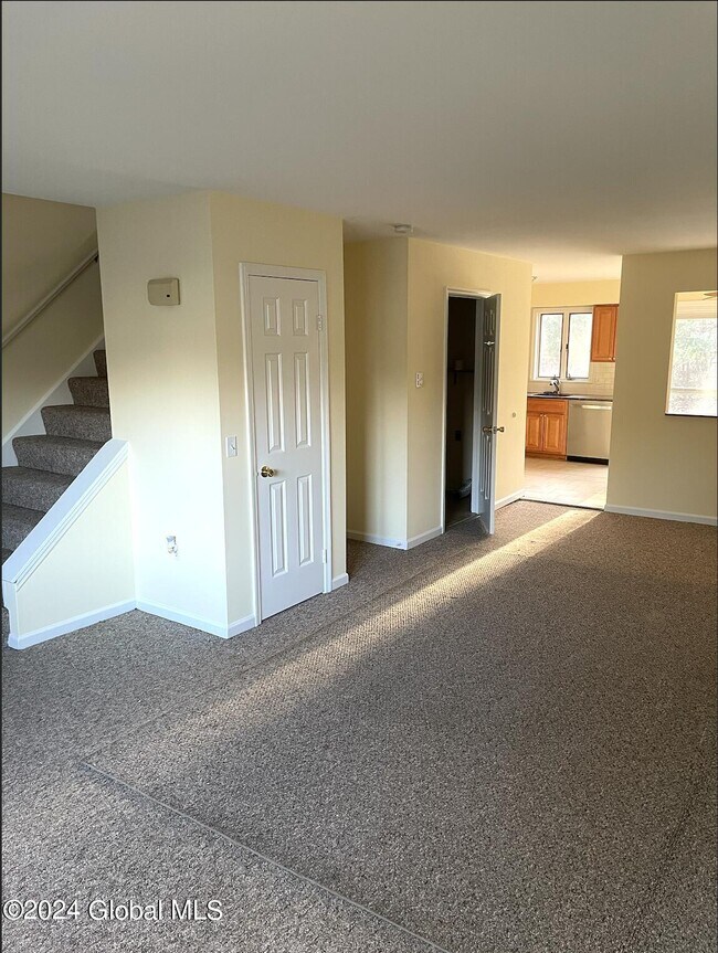 23 Woodridge Cir Townhome Townhome Rental in Clifton Park NY