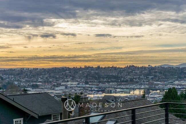 Photo - 322 N 53rd St