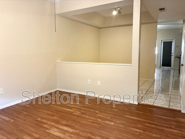 Photo - 170 E Guadalupe Rd