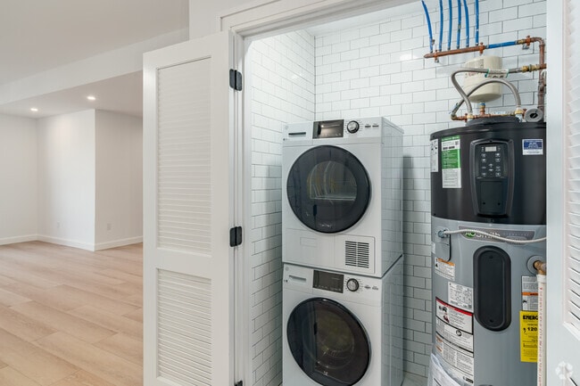 1BR, 1BA - 810SF - In-Unit Laundry