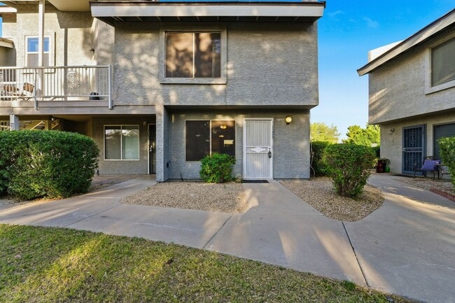 Photo - Beautifully maintained 3-bedroom, 2.5-bath Condo in the heart of Phoenix! Unit 1096