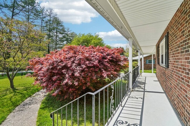 Photo - 710 Heatherwood Dr