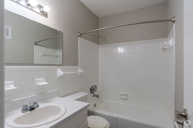 1BR, 1BA - 710SF