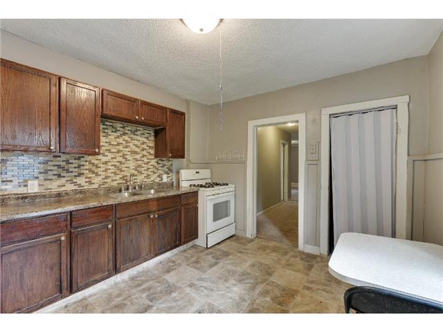 Photo - Large 5 Bedroom 2 Bathroom Home in Saint Paul!!