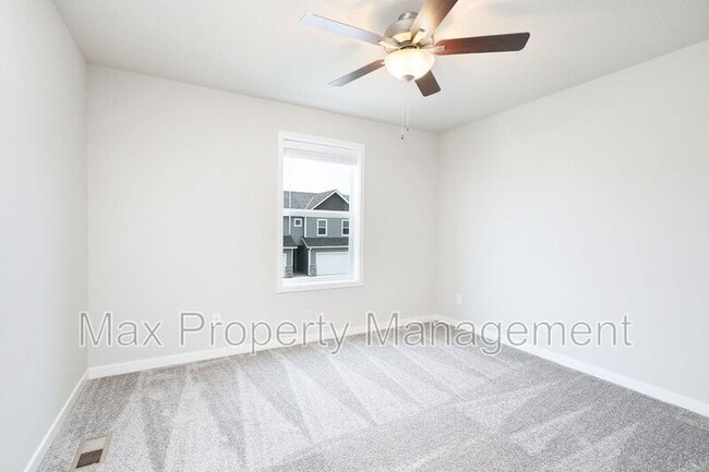 Photo - 211 NE Whitetail Dr