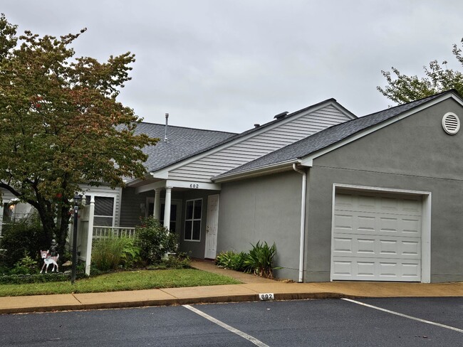 Building Photo - 602 Mockingbird Way Rental