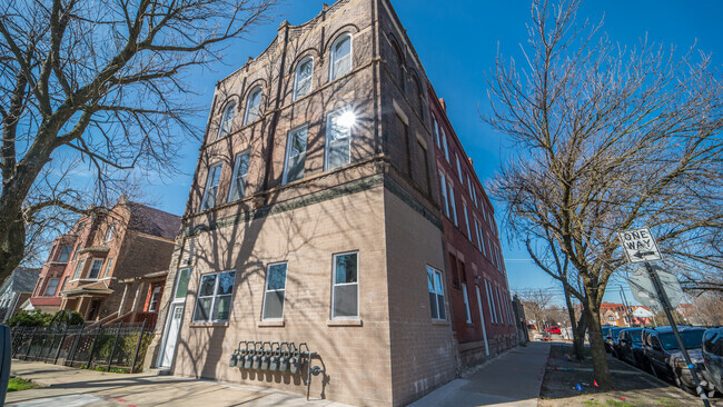 Building Photo - 2400 S Troy St Rental