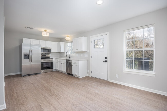 Photo - 3317B Niagara Dr