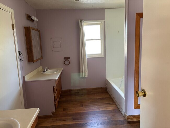 Baño principal - 4872 Byron Dr Unidad Upstairs