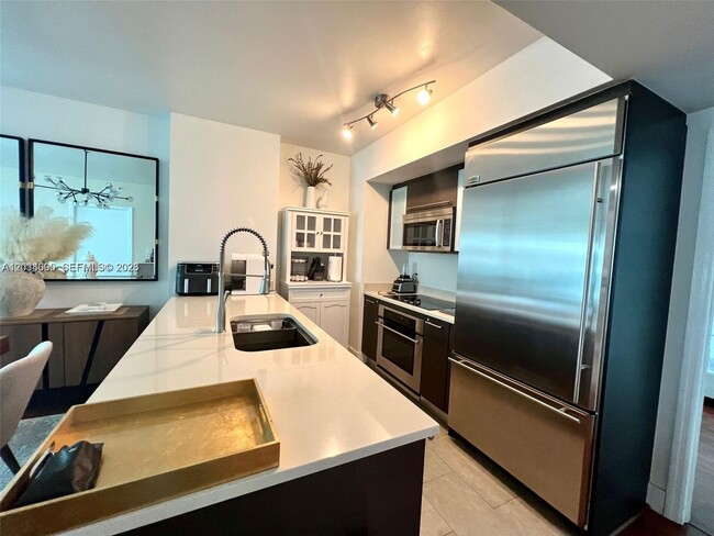 Photo - 500 Brickell Ave Unidad 1410