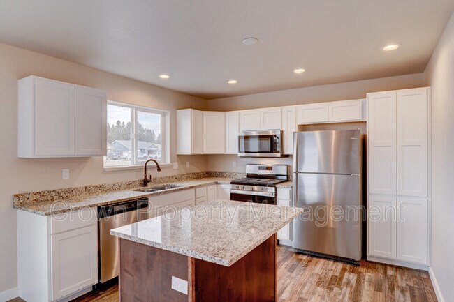 Photo - 517 Sparrow Rd