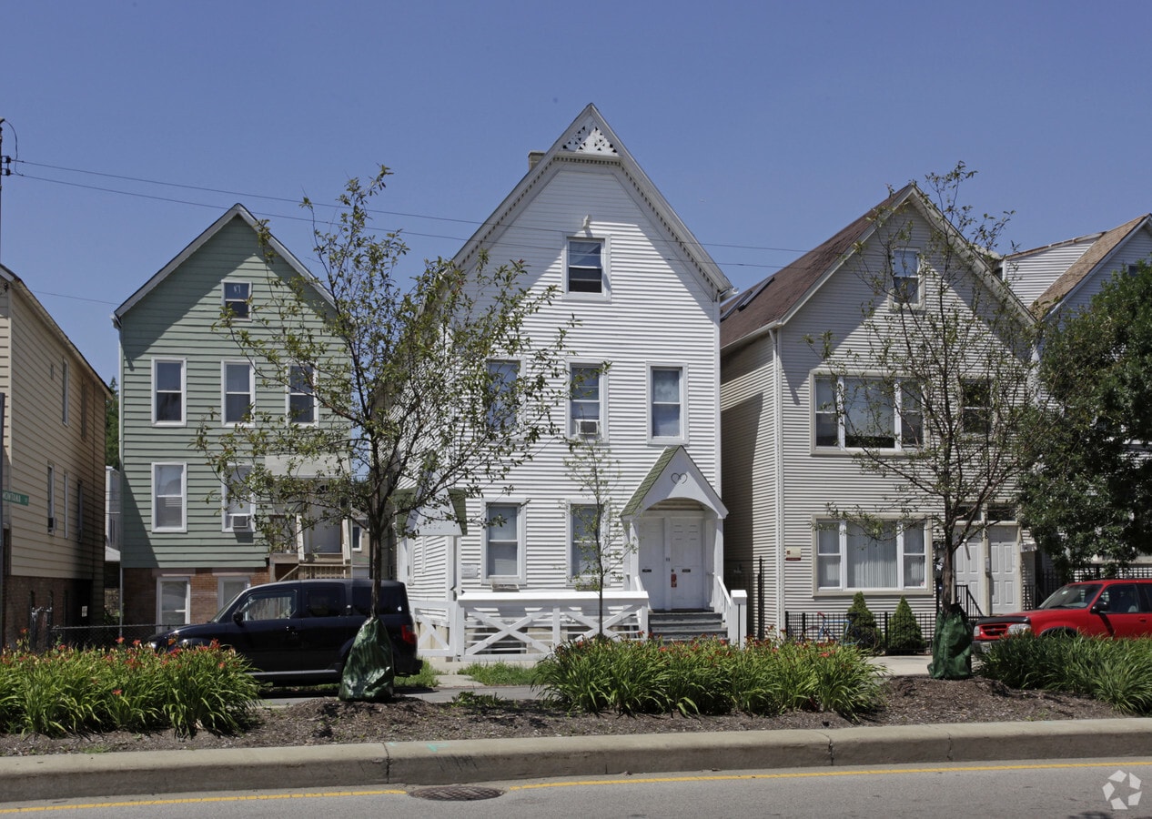 Photo - 2434 N Ashland Ave Apartments