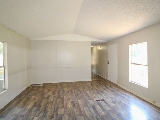 Photo - Beautifully Updated 3BR/2BA Trailer in Mus...