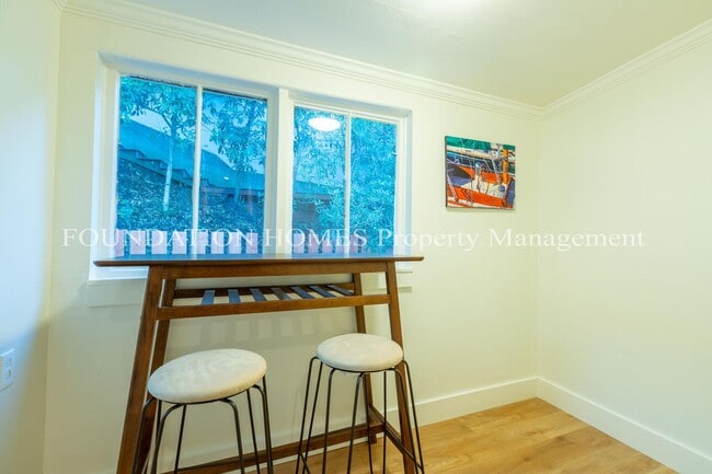 Photo - Newly Remodeled - Luxury Finishes - Downto...
