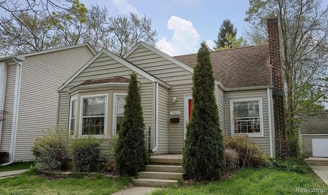 Photo - 348 E Maplehurst Ave House