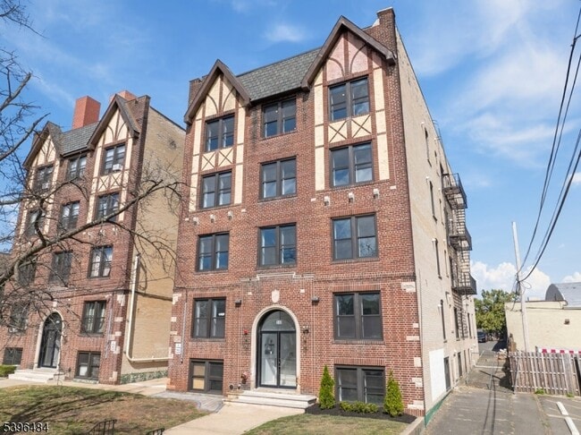 Building Photo - 118-120 W 2nd Ave Unit 4