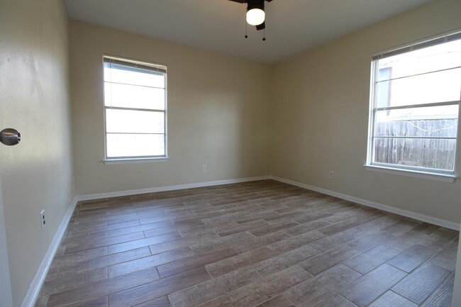 Building Photo - 3303 Brookbend Dr