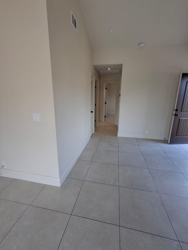13025 Roselle Ave