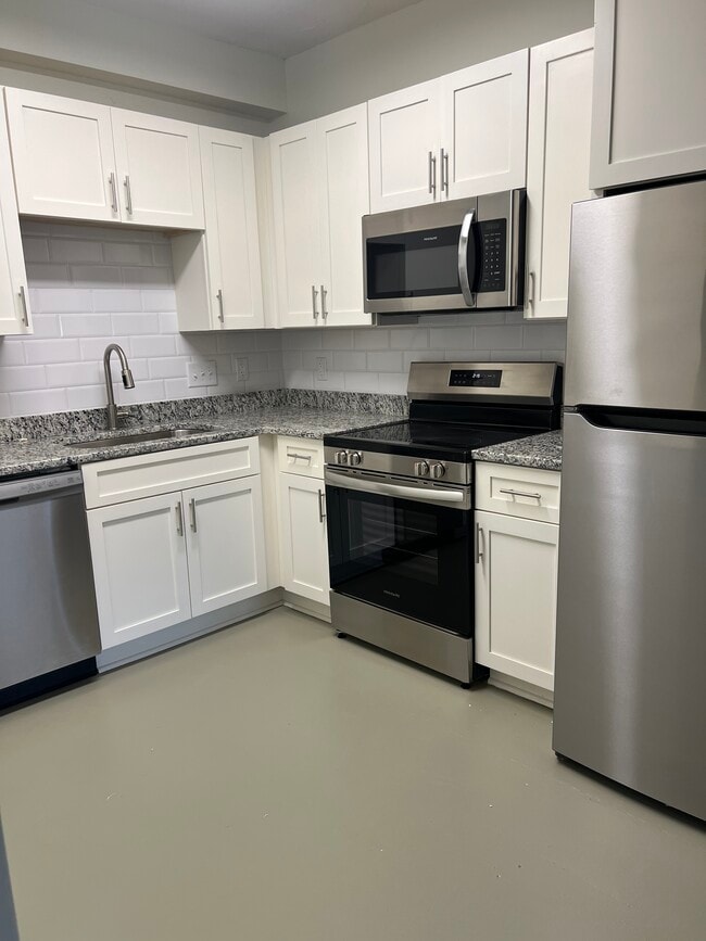 Building Photo - PULASKI LOFTS Unit 105