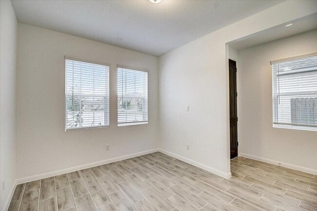 Photo - 117 Lacey Oak Lp