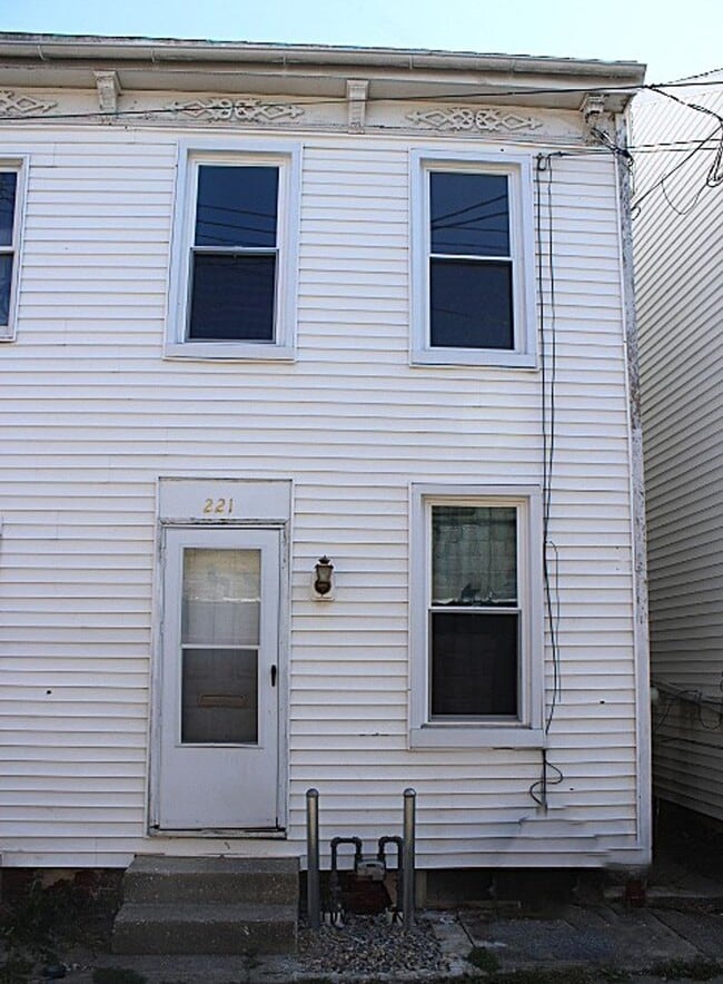 Building Photo - Duplex Rental