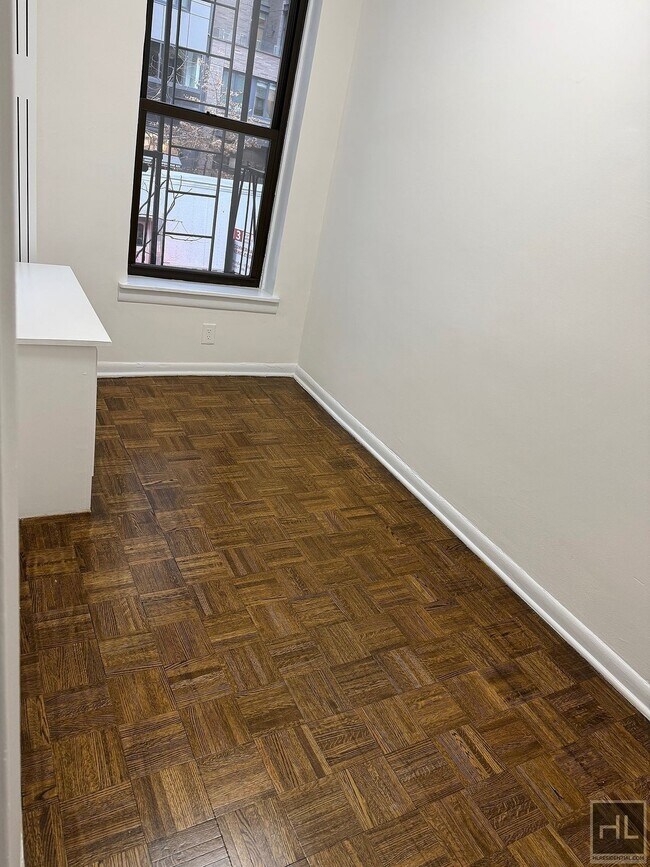 Photo - 3 AVENUE Unit 2