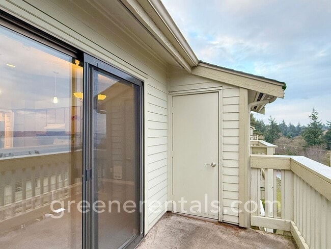 Photo - 2BR/1.5BA 3rd Floor Condo Overlooking Sinclair Inlet