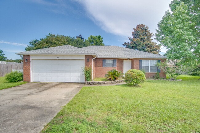 Building Photo - Spacious 3/2 Brick Home with Screened Porc...