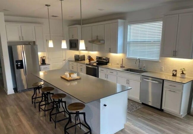 Photo - 145 Slenderleaf Dr