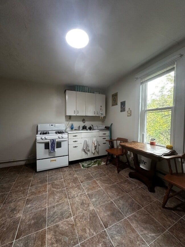 Photo - 320 Stewart St