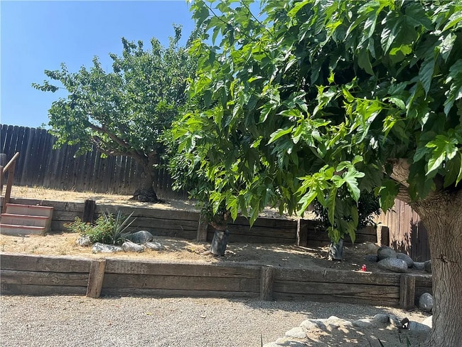 Photo - 45943 Bentley St