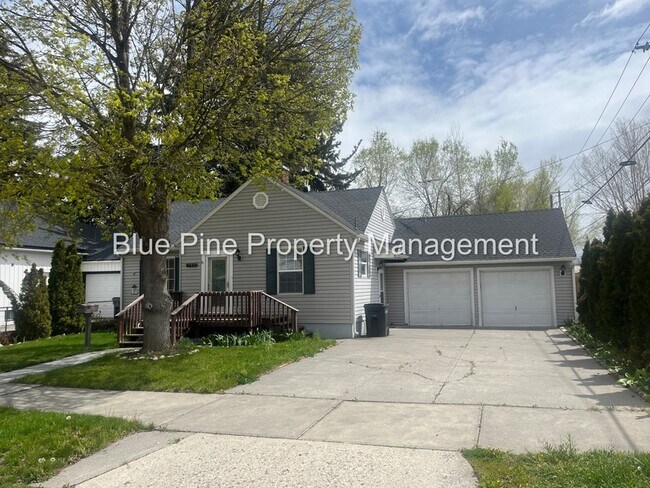 Photo - 745 S Higbee Ave