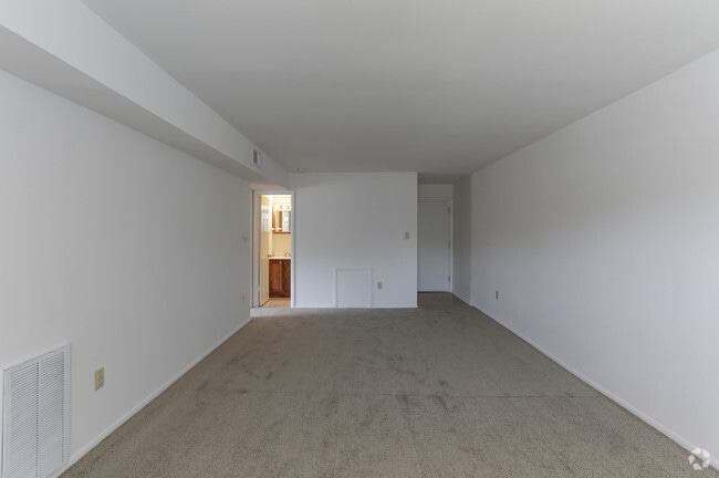 1BR, 1BA - 717 SF