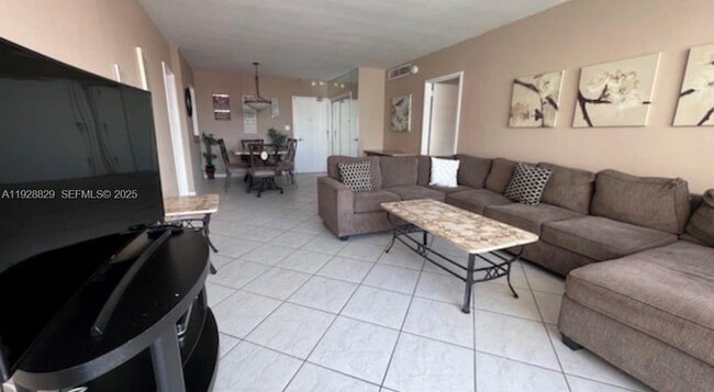 Photo - 5161 Collins Ave Unidad 1701