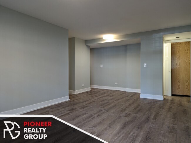 Photo - 456 W Barry Ave Unidad 104